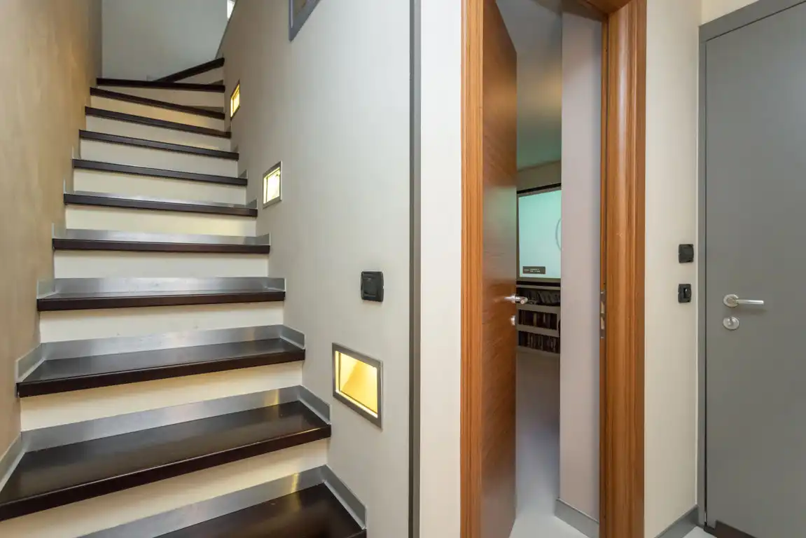splendida-villa-con-piscina-in-vendita-a-usmate-velate-agenzia-immobiliare-milano-brianza-casa&style (15)