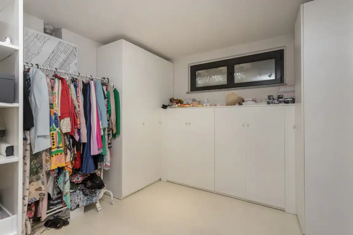 splendida-villa-con-piscina-in-vendita-a-usmate-velate-agenzia-immobiliare-milano-brianza-casa&style (17)