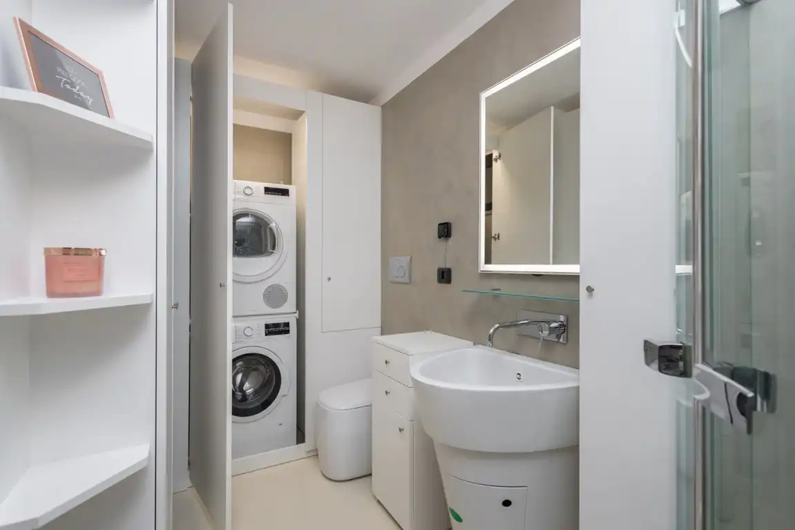 splendida-villa-con-piscina-in-vendita-a-usmate-velate-agenzia-immobiliare-milano-brianza-casa&style (19)