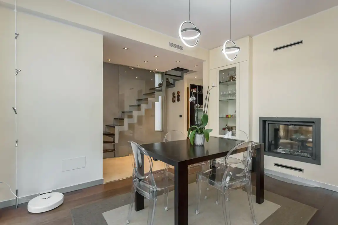 splendida-villa-con-piscina-in-vendita-a-usmate-velate-agenzia-immobiliare-milano-brianza-casa&style (3)