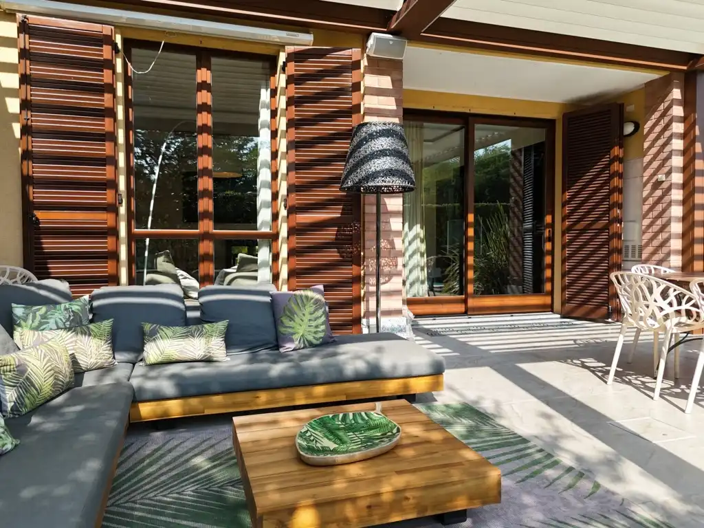 splendida-villa-con-piscina-in-vendita-a-usmate-velate-agenzia-immobiliare-milano-brianza-casa&style (34)