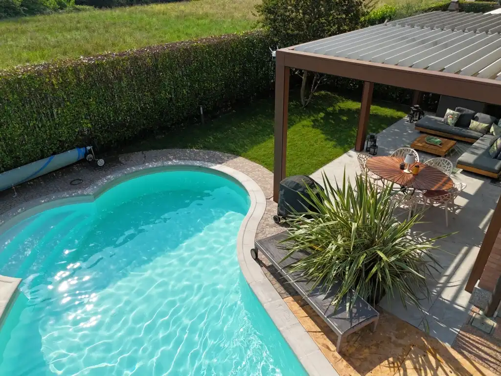 splendida-villa-con-piscina-in-vendita-a-usmate-velate-agenzia-immobiliare-milano-brianza-casa&style (36)