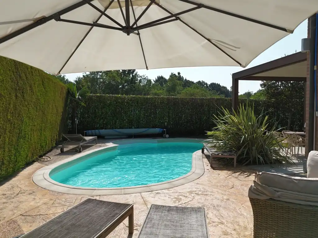 splendida-villa-con-piscina-in-vendita-a-usmate-velate-agenzia-immobiliare-milano-brianza-casa&style (40)