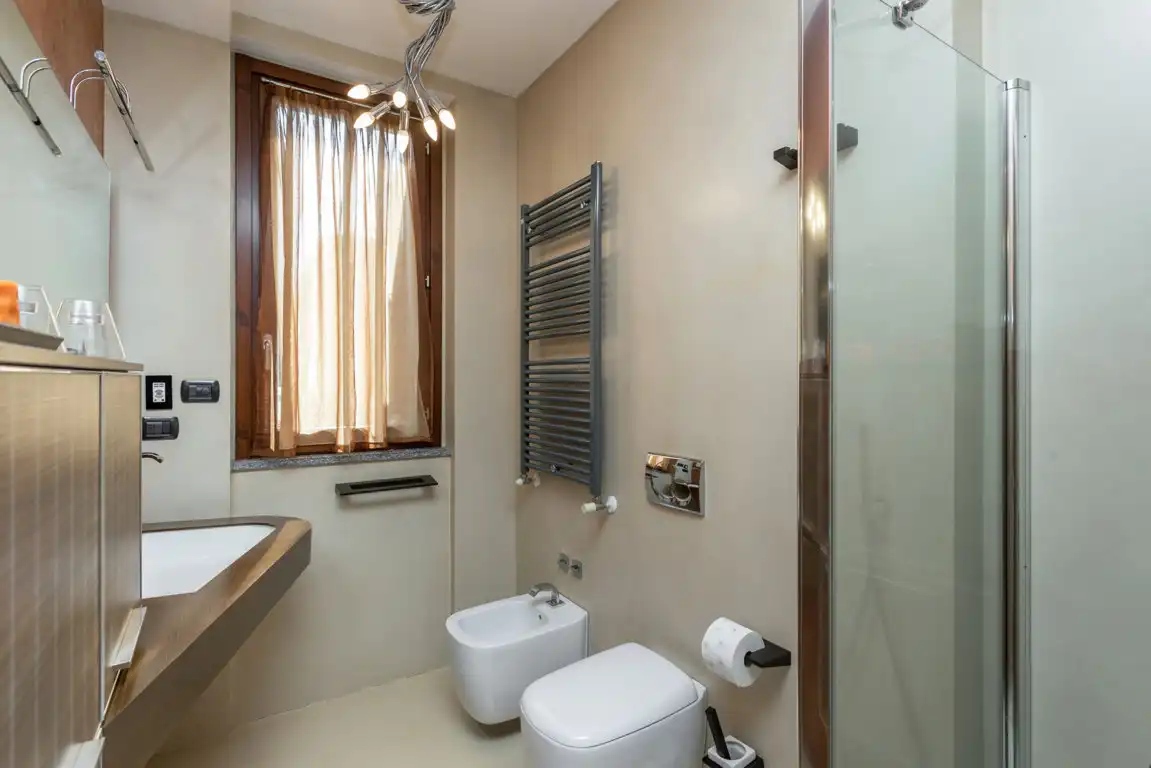 splendida-villa-con-piscina-in-vendita-a-usmate-velate-agenzia-immobiliare-milano-brianza-casa&style (9)