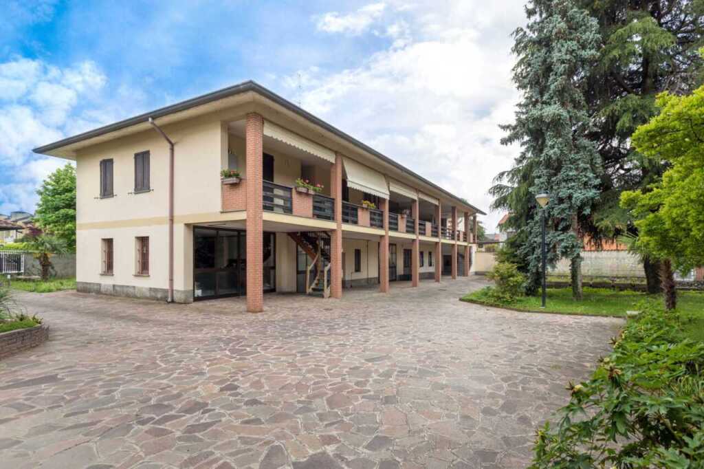 foto esterne palazzina terra cielo in vendita a Bellusco in provincia di Monza e Brianza