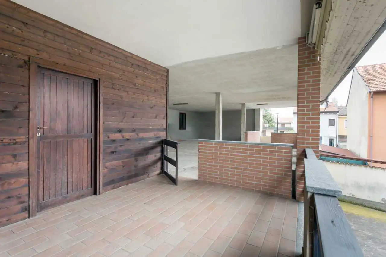 vendita-bellusco-palazzina-terra-cielo-lotto-C-agenzia-immoviliare-milano-brianza-casa&style (2)