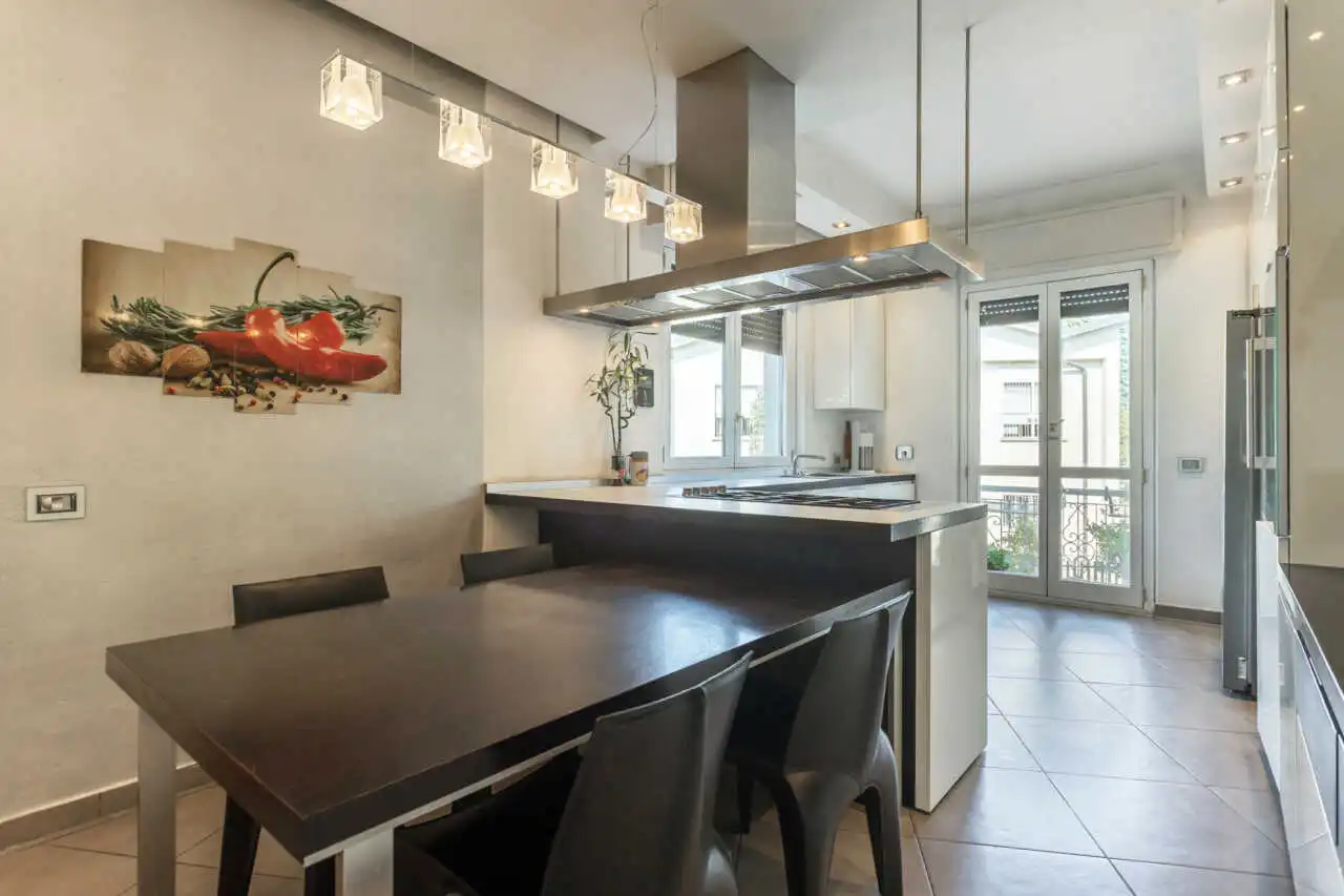 splendida-villa-con-piscina-in-vendita-a-usmate-velate-agenzia-immobiliare-milano-brianza-casa&style 11