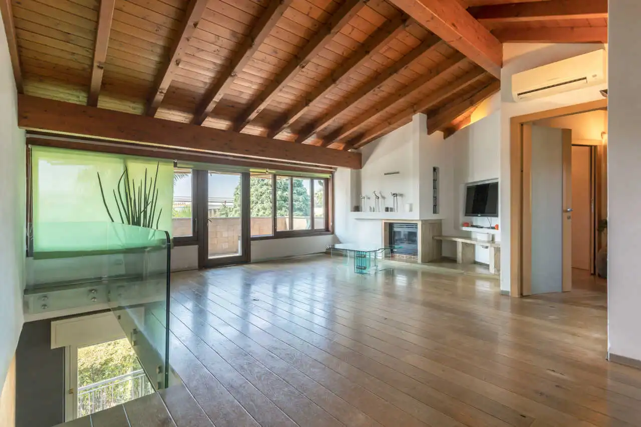 splendida-villa-con-piscina-in-vendita-a-usmate-velate-agenzia-immobiliare-milano-brianza-casa&style 19