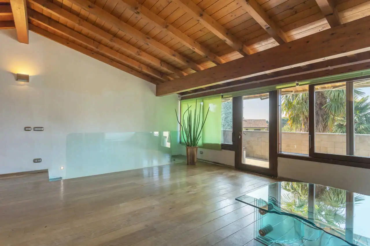 splendida-villa-con-piscina-in-vendita-a-usmate-velate-agenzia-immobiliare-milano-brianza-casa&style 20