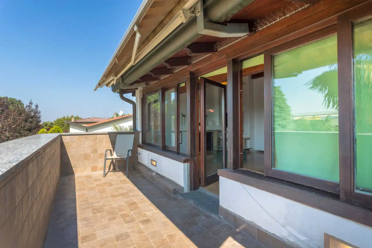 splendida-villa-con-piscina-in-vendita-a-usmate-velate-agenzia-immobiliare-milano-brianza-casa&style 23