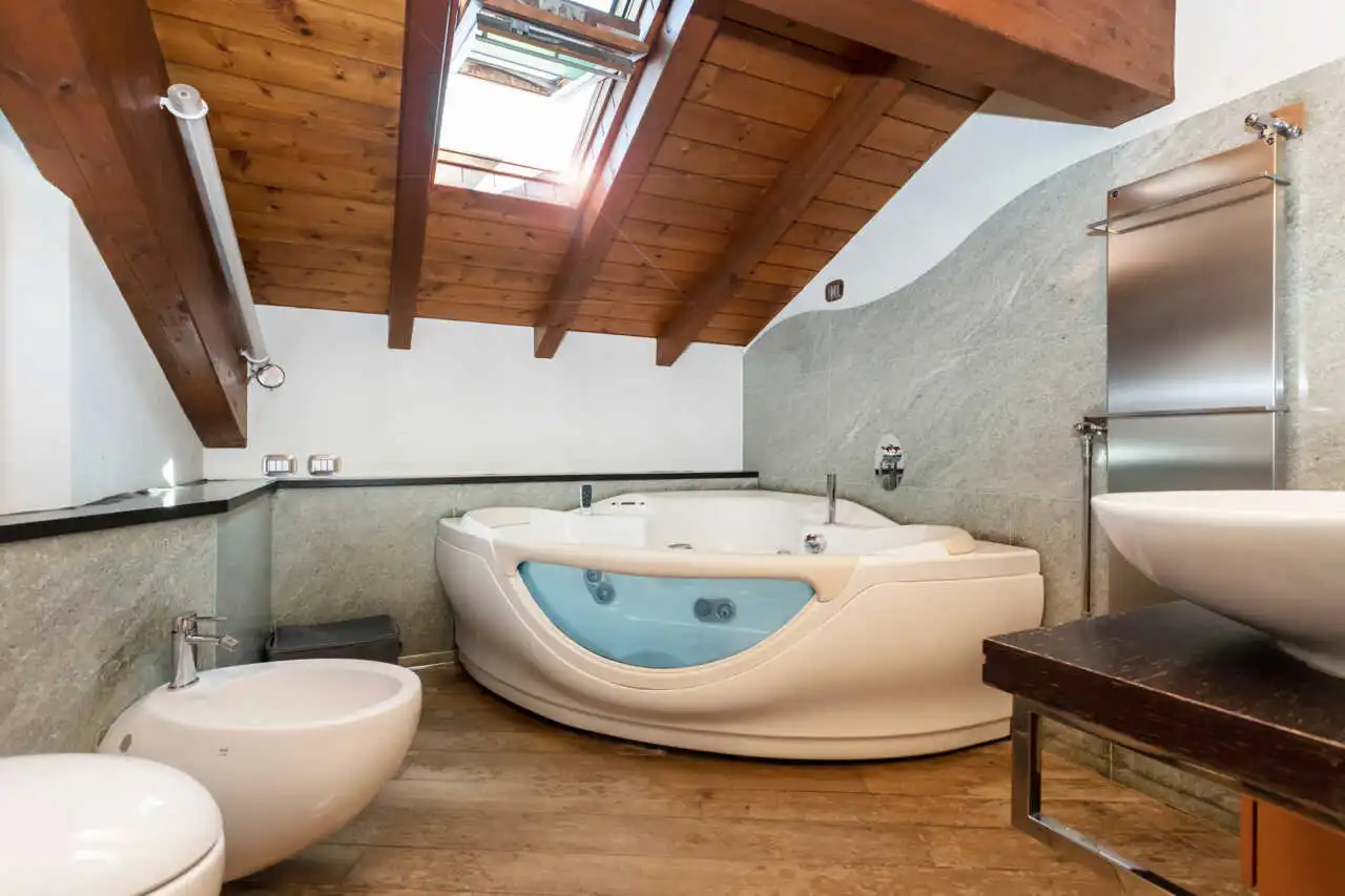 splendida-villa-con-piscina-in-vendita-a-usmate-velate-agenzia-immobiliare-milano-brianza-casa&style 25