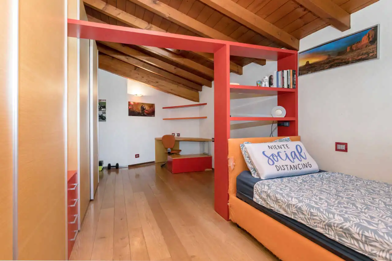 splendida-villa-con-piscina-in-vendita-a-usmate-velate-agenzia-immobiliare-milano-brianza-casa&style 29