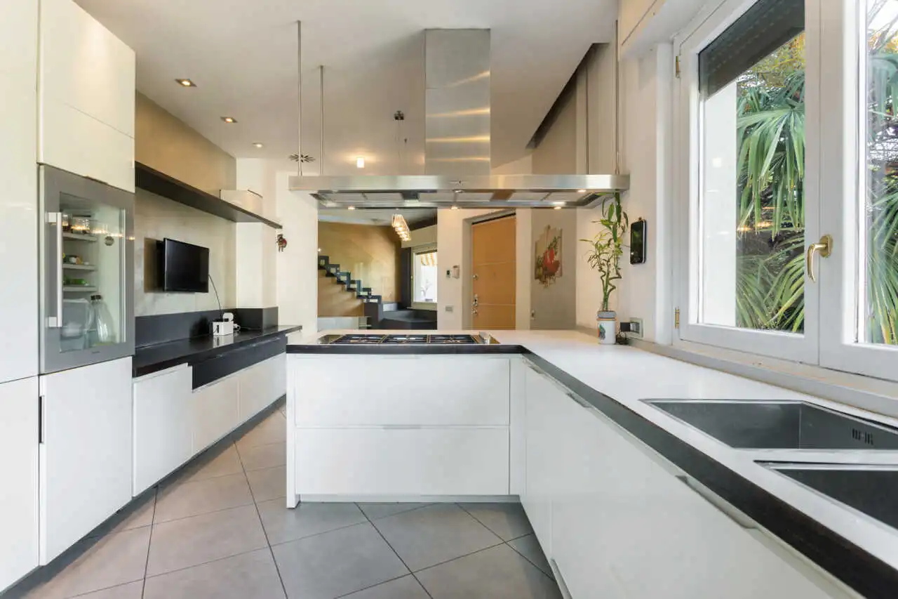 splendida-villa-con-piscina-in-vendita-a-usmate-velate-agenzia-immobiliare-milano-brianza-casa&style 9