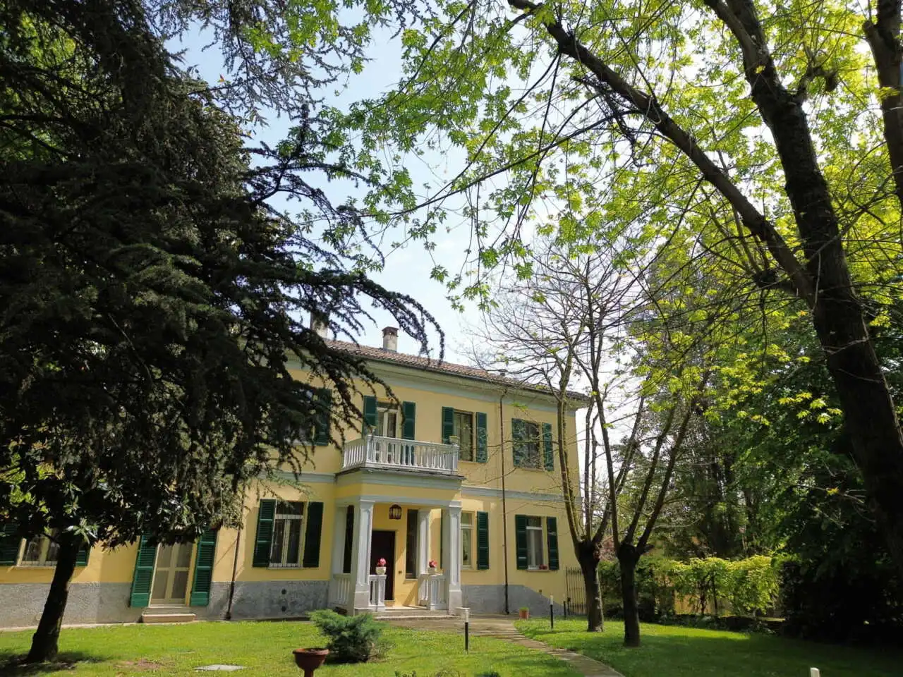 villa-depoca-con-piscina-in-vendita-a-velezzo-lomellina-immobiliare-casa&style-interni-villa (4)