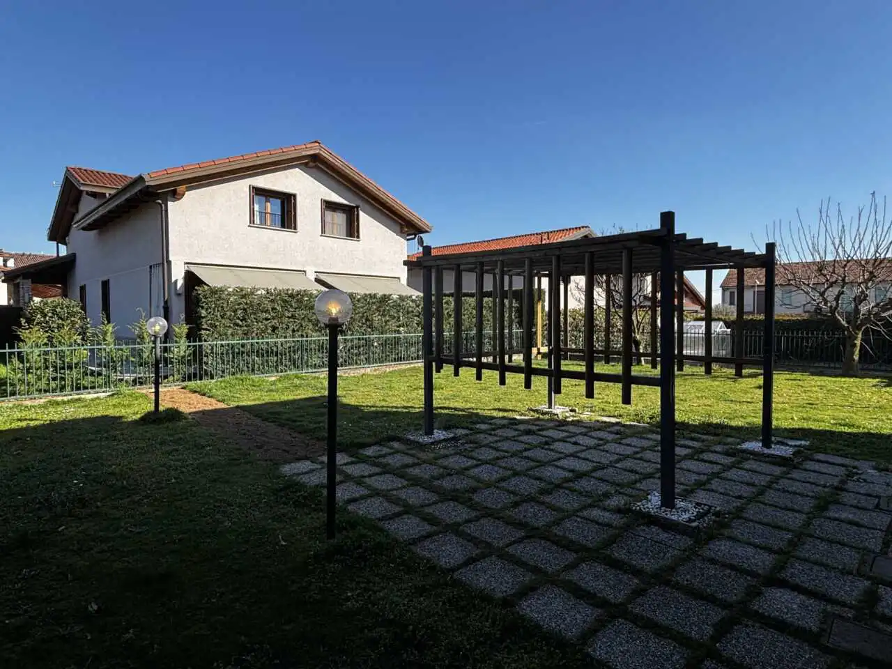 appartamento-con-giardino-a-cambiago-in-vendita-agenzia-immobiliare-milano-e-brianza-casa&style (2)