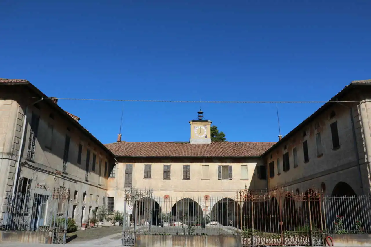 villa-d-epoca-con-parco-in-vendita-milano-zibido-san-giacomo-casa&style-agenzia-immobiliare-milano-brianza (7)