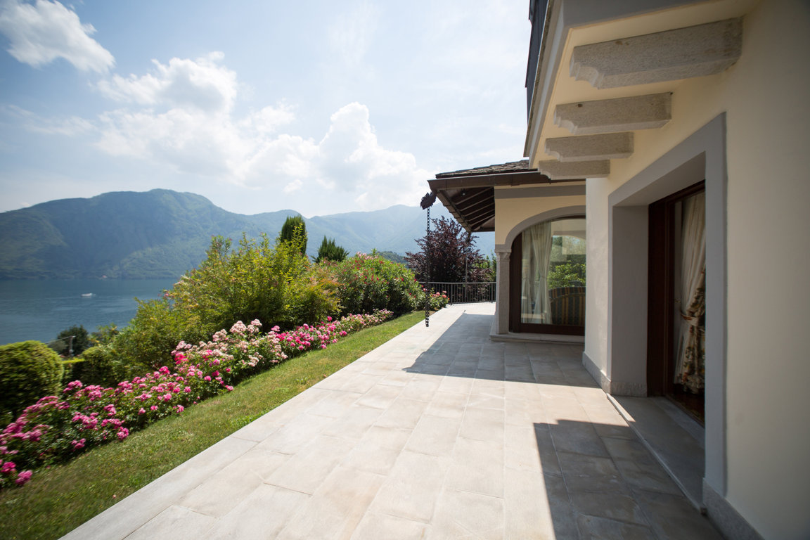 agente-immobiliare-esperto-nella-vendita-di-ville-di-pregio-angelo-acquafresca-casa&style-agenzia-immobiliare-milano-e-brianza