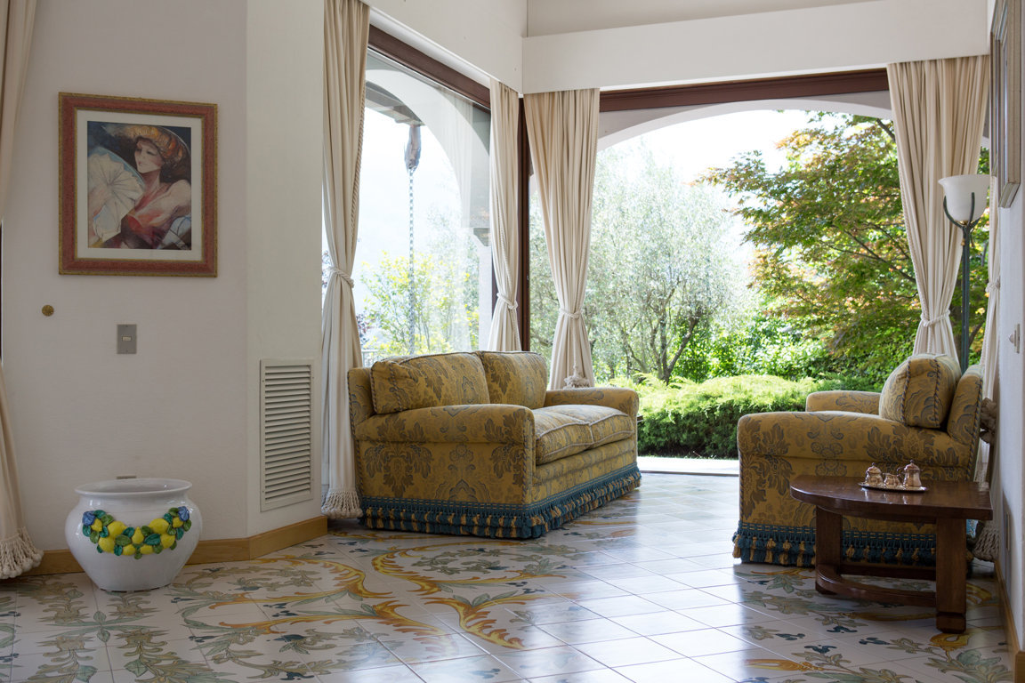 agente-immobiliare-esperto-nella-vendita-di-ville-di-pregio-angelo-acquafresca-casa&style-agenzia-immobiliare-milano-e-brianza