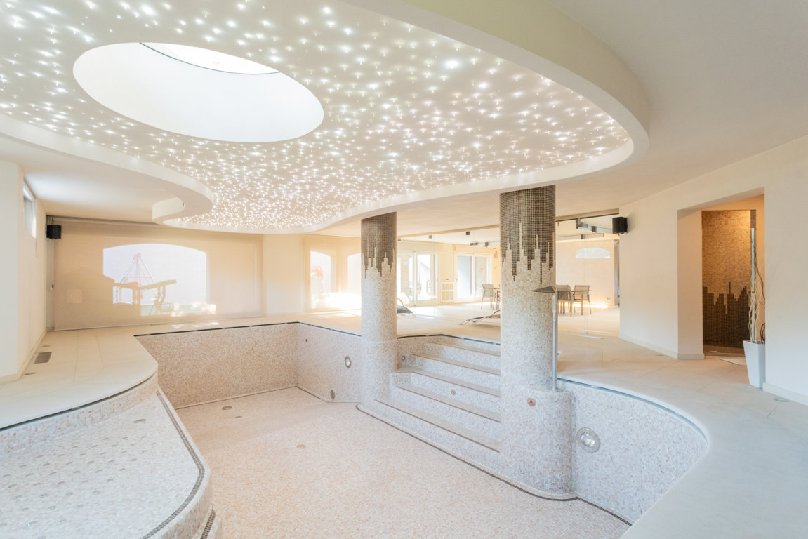 agente-immobiliare-esperto-nella-vendita-di-ville-di-pregio-angelo-acquafresca-casa&style-agenzia-immobiliare-milano-e-brianza