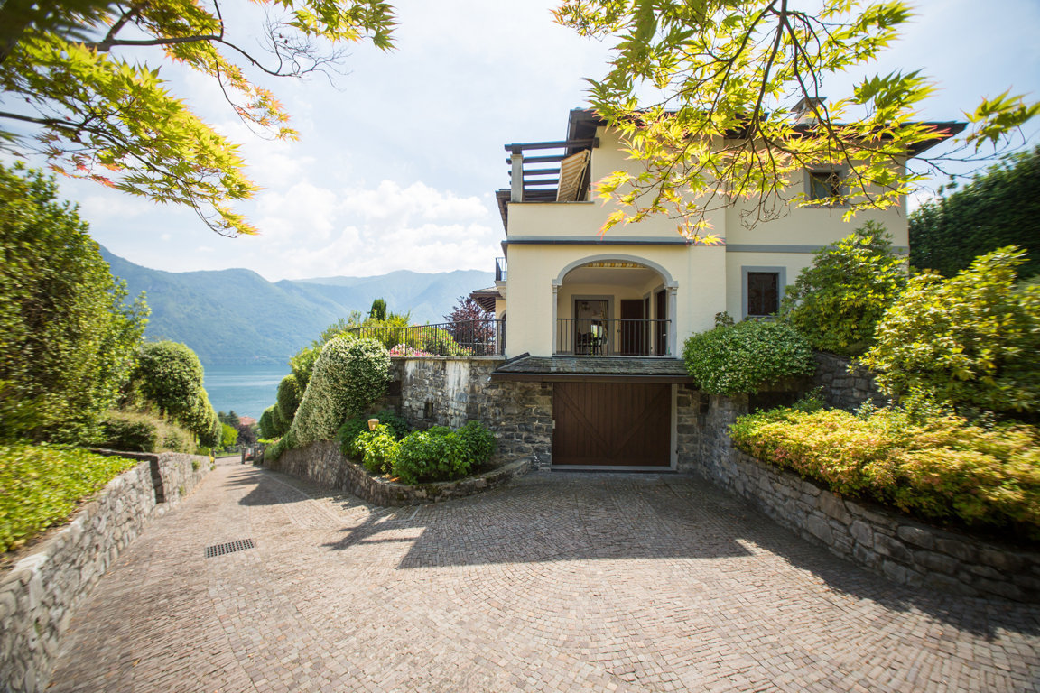 agente-immobiliare-esperto-nella-vendita-di-ville-di-pregio-angelo-acquafresca-casa&style-agenzia-immobiliare-milano-e-brianza