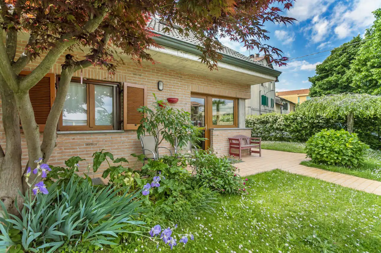 villa-a-cavenago-di-brianza-in-vendita-casa&style-immobiliare-milano-brianza-valutazioni-gratuite-1