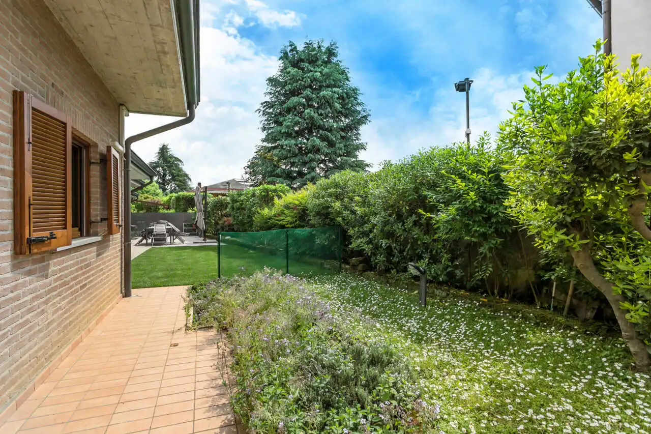 villa-a-cavenago-di-brianza-in-vendita-casa&style-immobiliare-milano-brianza-valutazioni-gratuite-19