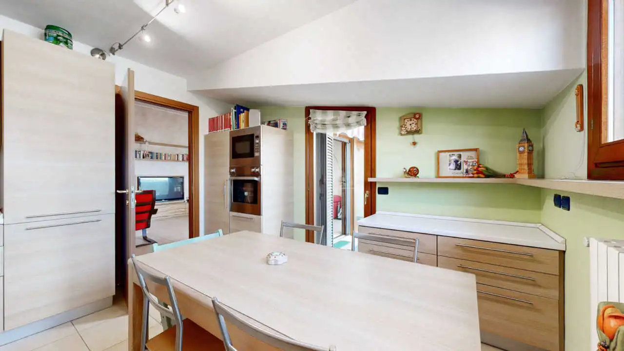 appartamento-a-lissone-ultimo-piano-con-terrazzo-monza-e-brianza (26)