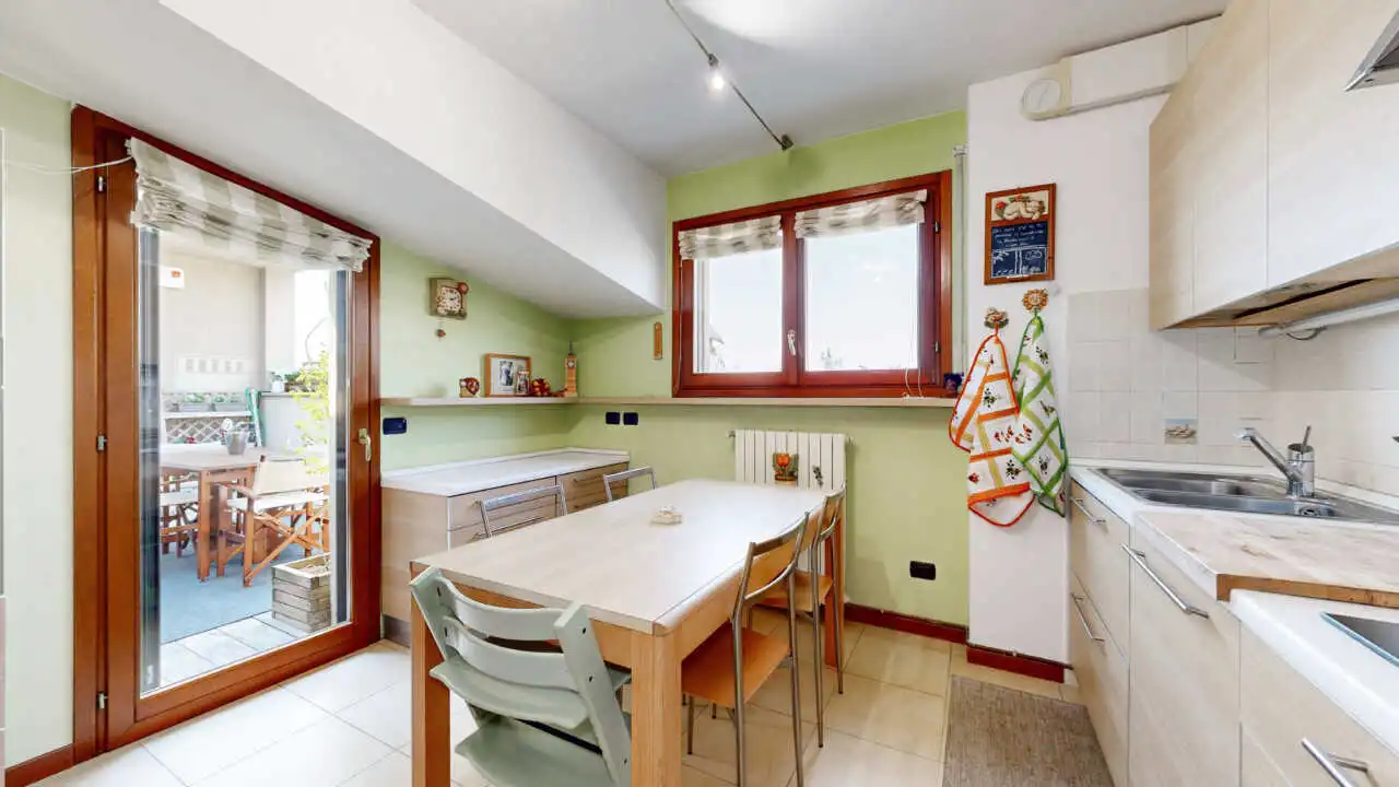 appartamento-a-lissone-ultimo-piano-con-terrazzo-monza-e-brianza (27)