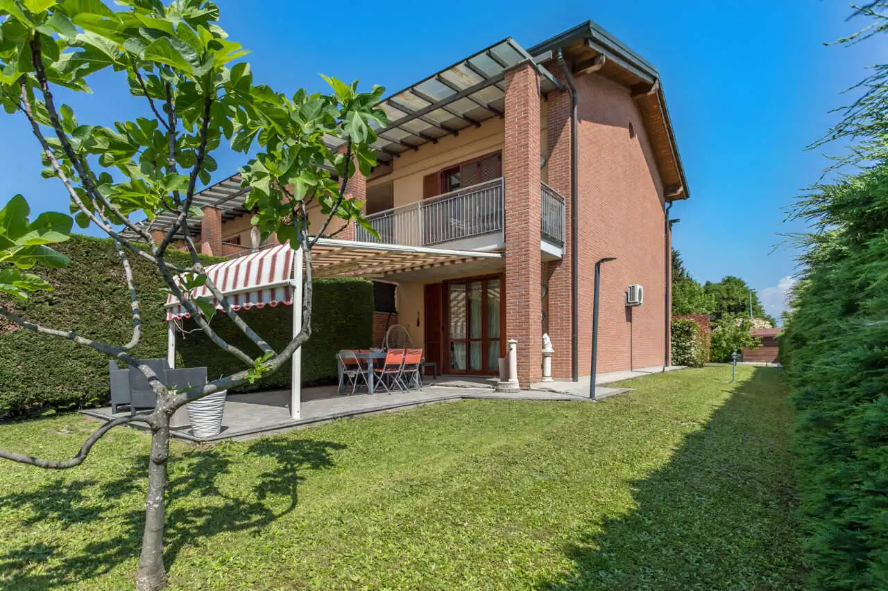 appartamento-con-giardino-di-500-mq-a-busnago-in-vendita-con-tavernaBUSNAGO-20
