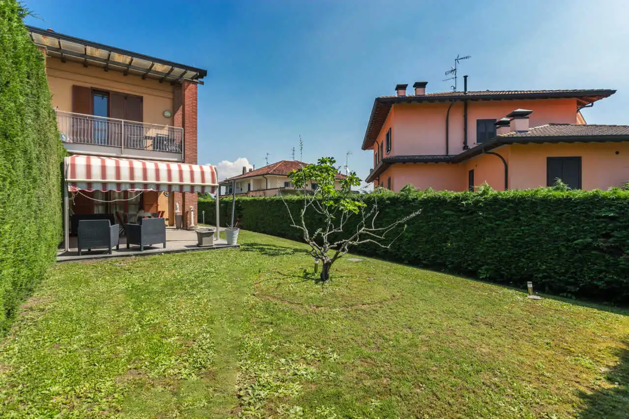 appartamento-con-giardino-di-500-mq-a-busnago-in-vendita-con-tavernaBUSNAGO-21