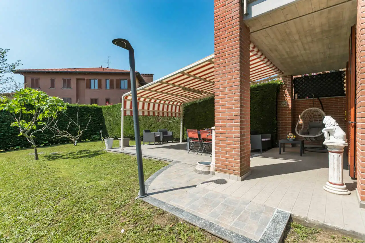 appartamento-con-giardino-di-500-mq-a-busnago-in-vendita-con-tavernaBUSNAGO-24
