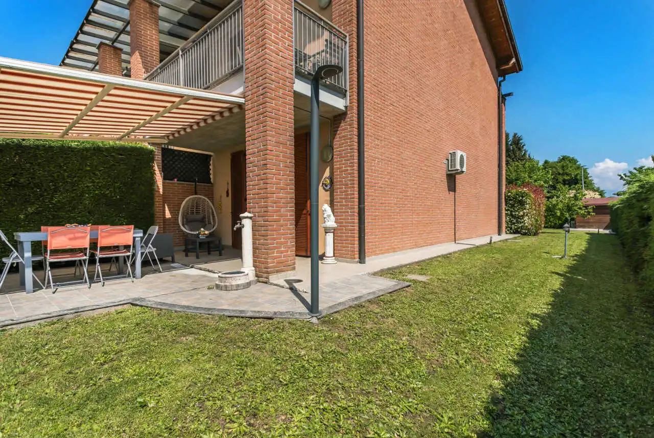 appartamento-con-giardino-di-500-mq-a-busnago-in-vendita-con-tavernaBUSNAGO-26