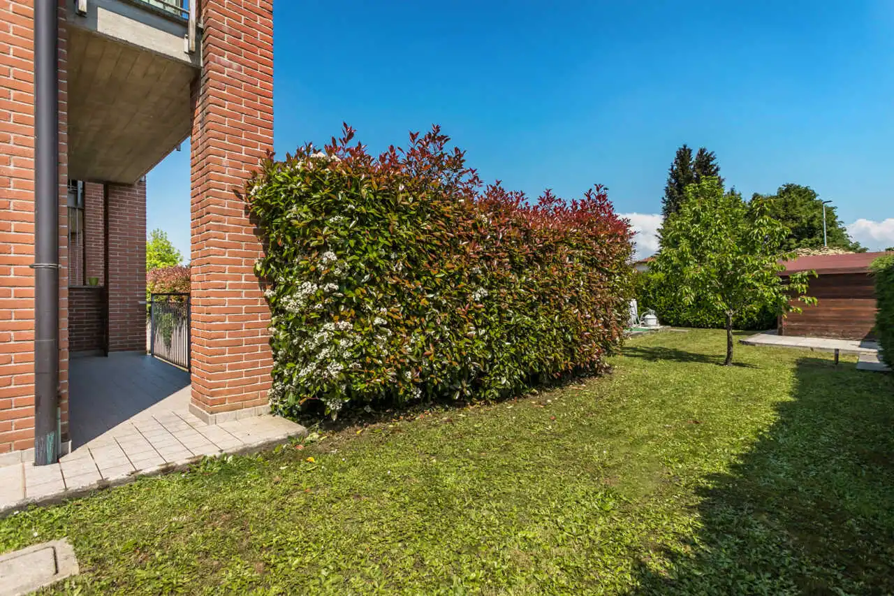 appartamento-con-giardino-di-500-mq-a-busnago-in-vendita-con-tavernaBUSNAGO-28