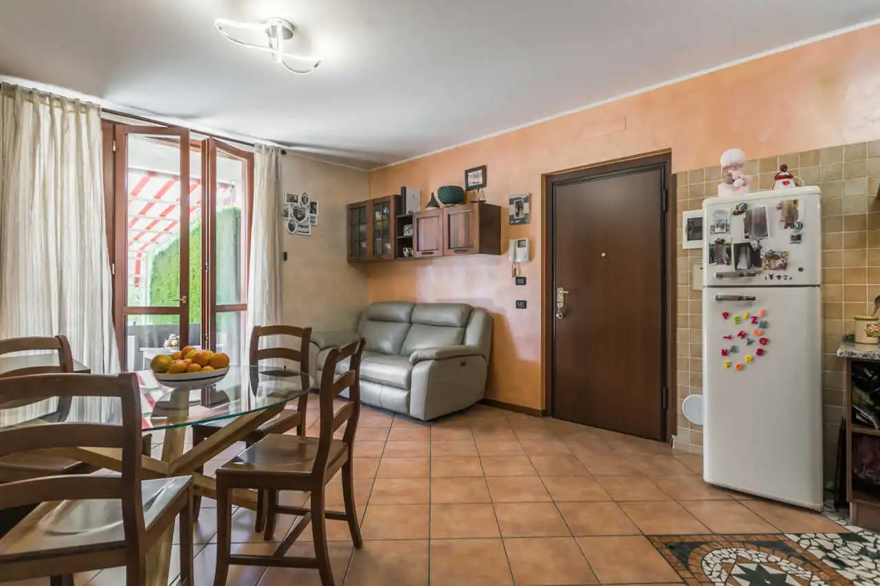 appartamento-con-giardino-di-500-mq-a-busnago-in-vendita-con-tavernaBUSNAGO-4