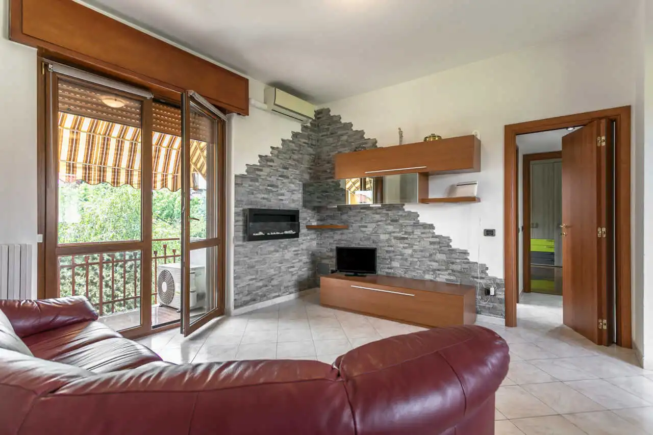 appartamento-ultimo-piano-a-vimercate-luminoso-silenzioso-3-balconi-box-casa&style-migliore-agenzia-immobiliare-monza-brianza (1 (10)