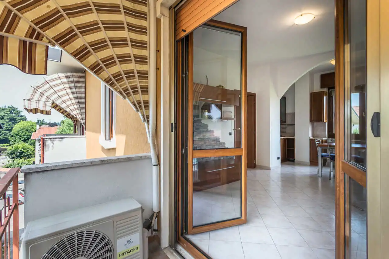 appartamento-ultimo-piano-a-vimercate-luminoso-silenzioso-3-balconi-box-casa&style-migliore-agenzia-immobiliare-monza-brianza (1 (11)