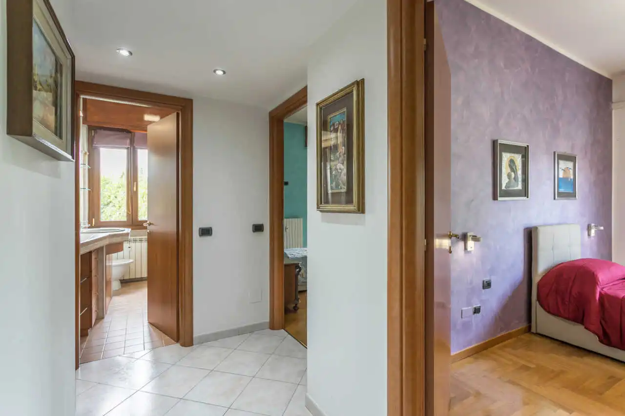 appartamento-ultimo-piano-a-vimercate-luminoso-silenzioso-3-balconi-box-casa&style-migliore-agenzia-immobiliare-monza-brianza (1 (13)