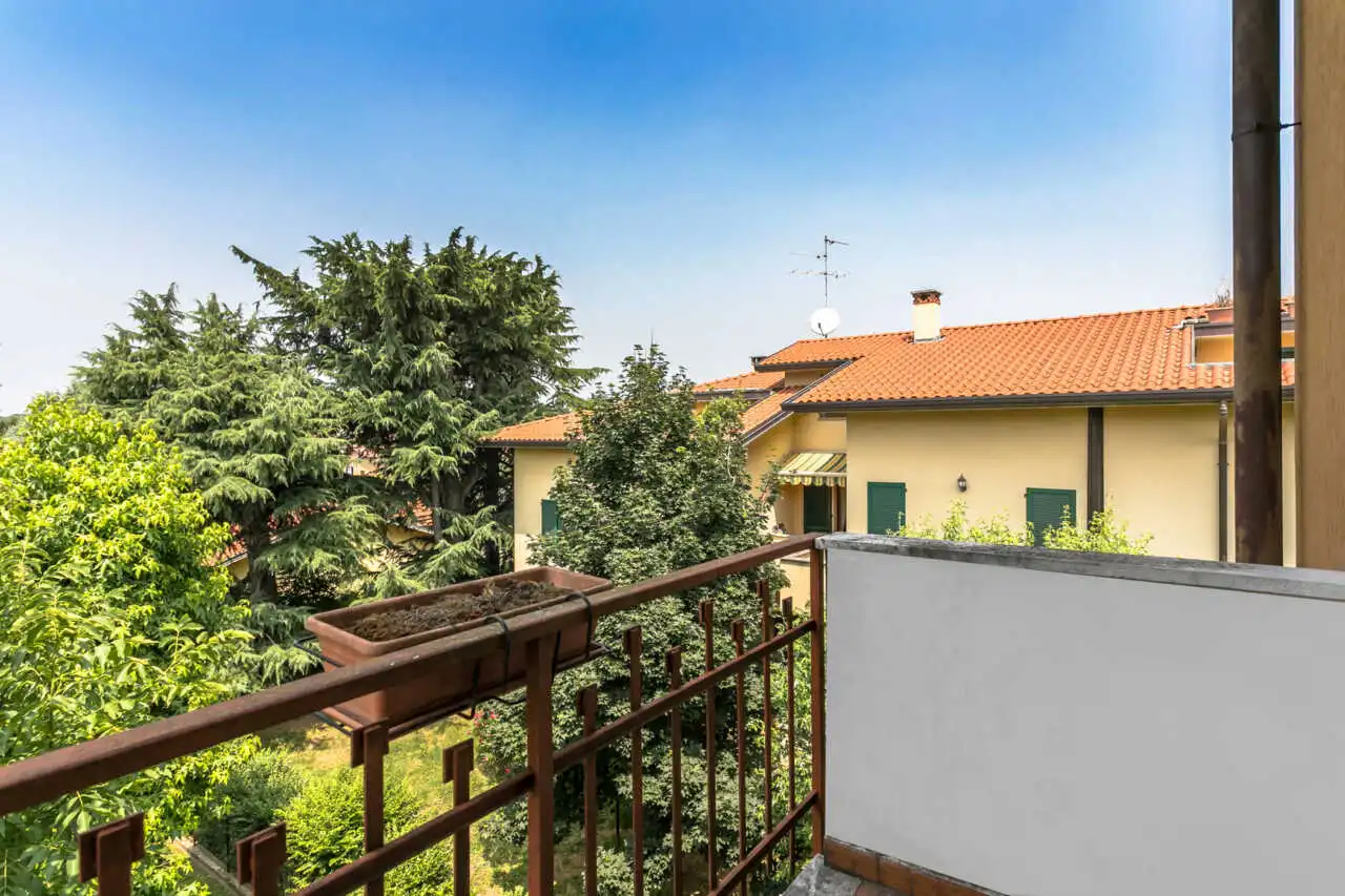 appartamento-ultimo-piano-a-vimercate-luminoso-silenzioso-3-balconi-box-casa&style-migliore-agenzia-immobiliare-monza-brianza (1 (18)
