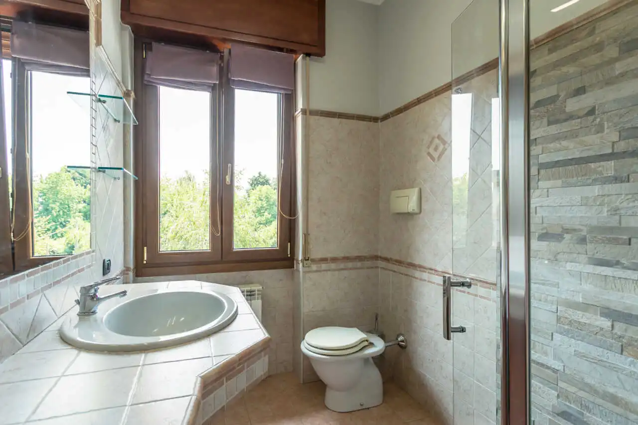 appartamento-ultimo-piano-a-vimercate-luminoso-silenzioso-3-balconi-box-casa&style-migliore-agenzia-immobiliare-monza-brianza (1 (20)