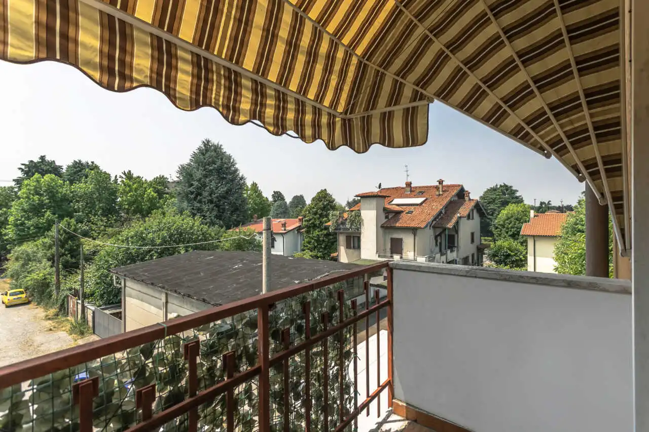 appartamento-ultimo-piano-a-vimercate-luminoso-silenzioso-3-balconi-box-casa&style-migliore-agenzia-immobiliare-monza-brianza (1 (24)