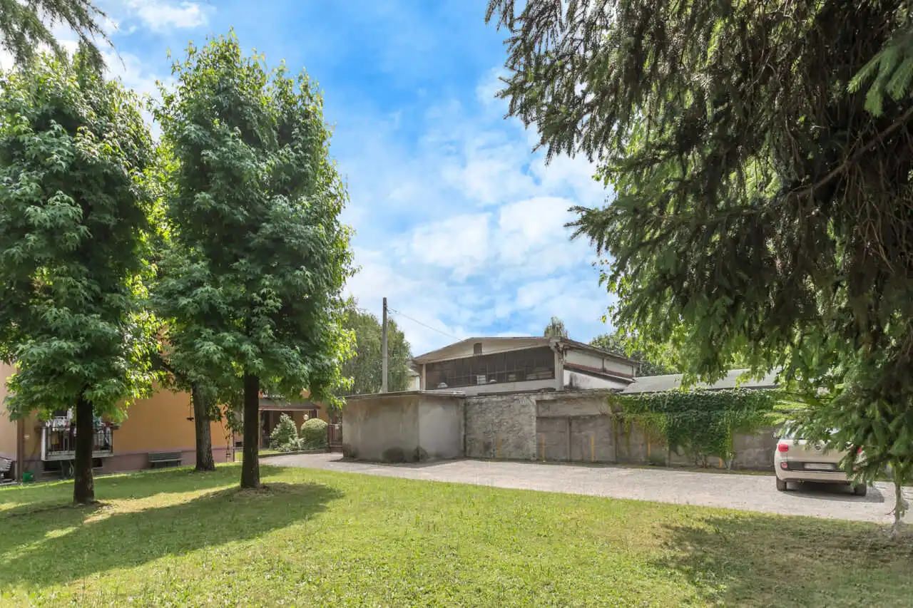 appartamento-ultimo-piano-a-vimercate-luminoso-silenzioso-3-balconi-box-casa&style-migliore-agenzia-immobiliare-monza-brianza (1 (28)