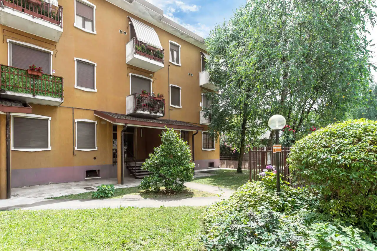 appartamento-ultimo-piano-a-vimercate-luminoso-silenzioso-3-balconi-box-casa&style-migliore-agenzia-immobiliare-monza-brianza (1 (29)