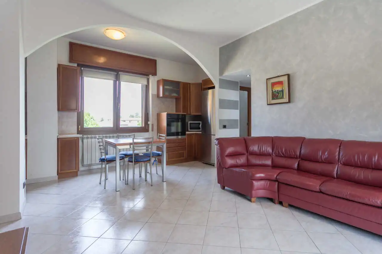 appartamento-ultimo-piano-a-vimercate-luminoso-silenzioso-3-balconi-box-casa&style-migliore-agenzia-immobiliare-monza-brianza (1 (3)
