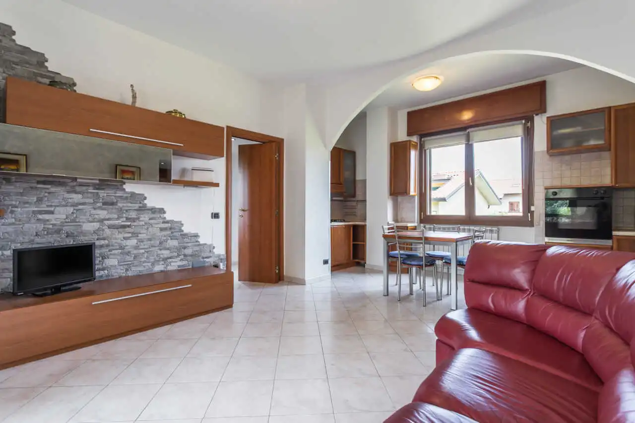 appartamento-ultimo-piano-a-vimercate-luminoso-silenzioso-3-balconi-box-casa&style-migliore-agenzia-immobiliare-monza-brianza (1 (4)