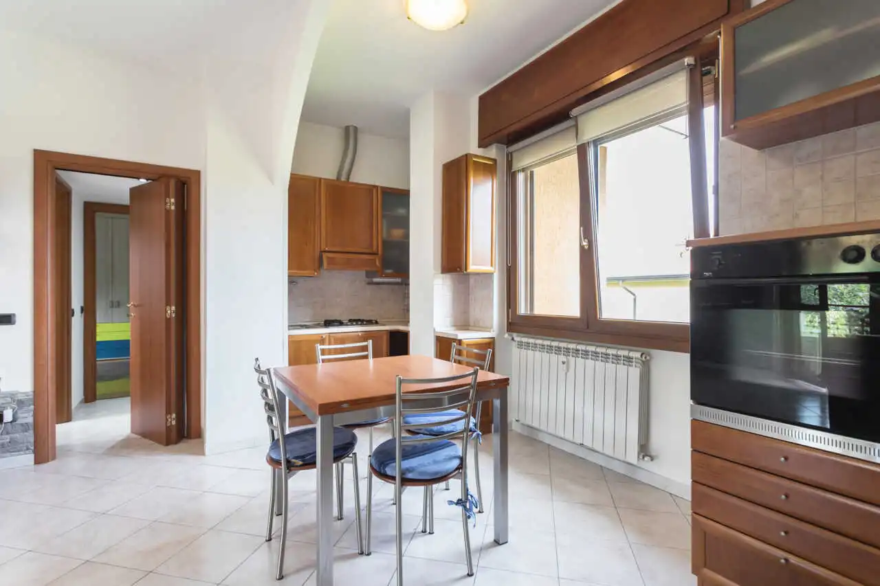 appartamento-ultimo-piano-a-vimercate-luminoso-silenzioso-3-balconi-box-casa&style-migliore-agenzia-immobiliare-monza-brianza (1 (7)