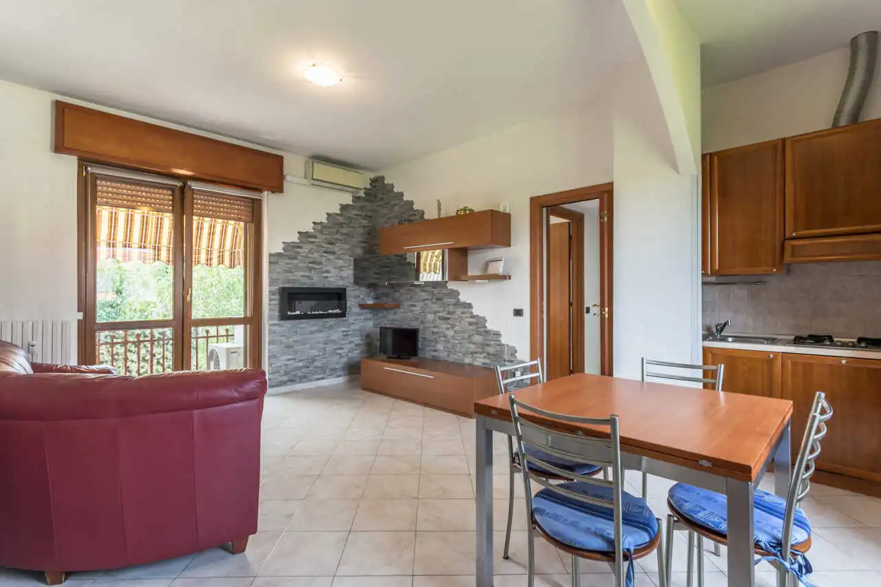 appartamento-ultimo-piano-a-vimercate-luminoso-silenzioso-3-balconi-box-casa&style-migliore-agenzia-immobiliare-monza-brianza (1 (8)