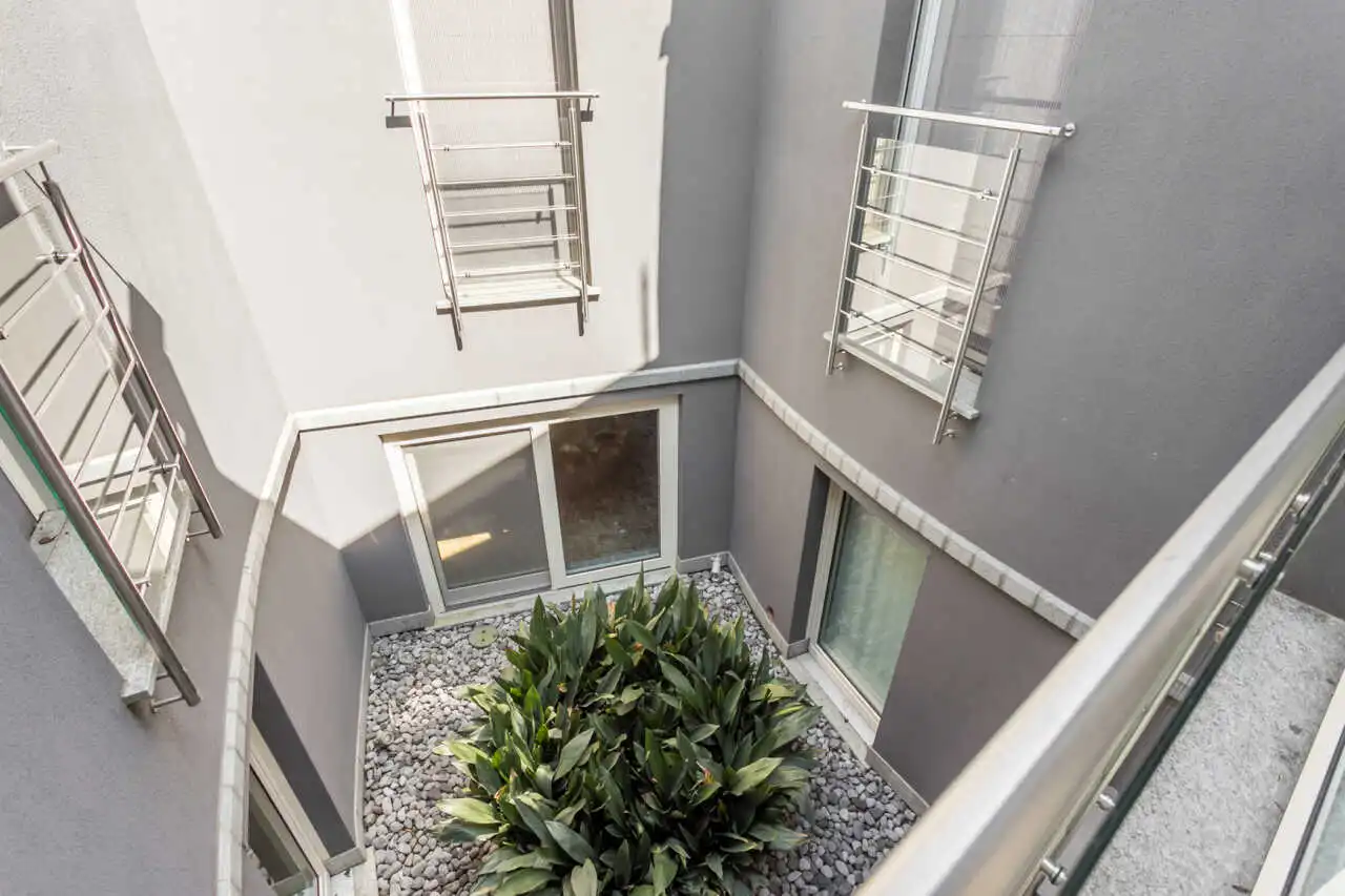 villa-con-piscina-a-carugate-stile-moderno-migliore-agenzia-immobiliare-milano-e-brianza-casa&style (13)