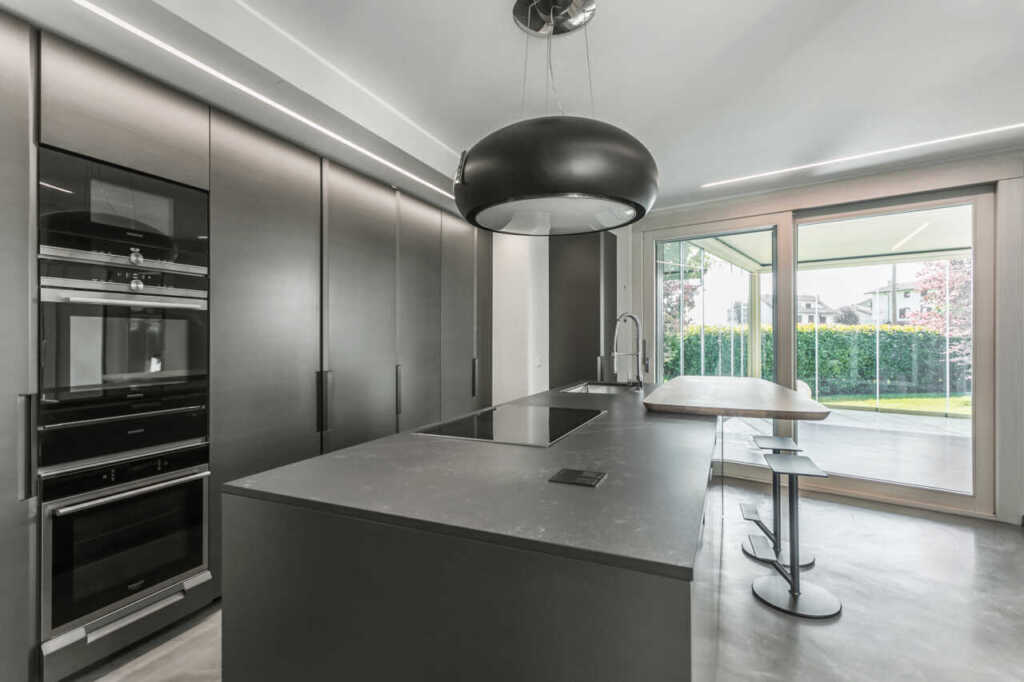 villa-con-piscina-a-carugate-stile-moderno-migliore-agenzia-immobiliare-milano-e-brianza-casa&style