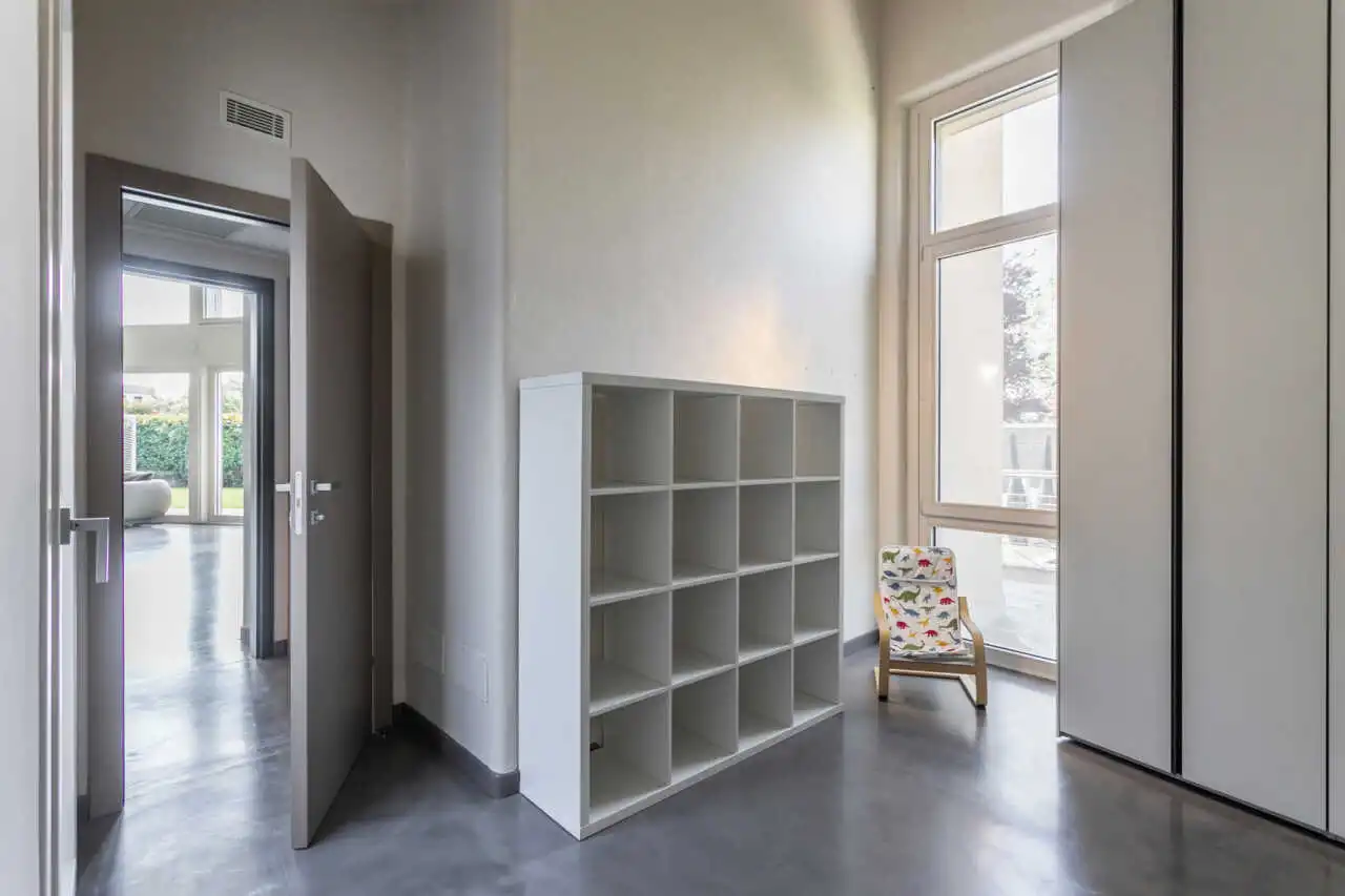 villa-con-piscina-a-carugate-stile-moderno-migliore-agenzia-immobiliare-milano-e-brianza-casa&style (21)