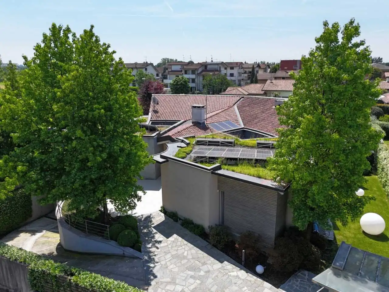 villa-con-piscina-a-carugate-stile-moderno-migliore-agenzia-immobiliare-milano-e-brianza-casa&style (24)